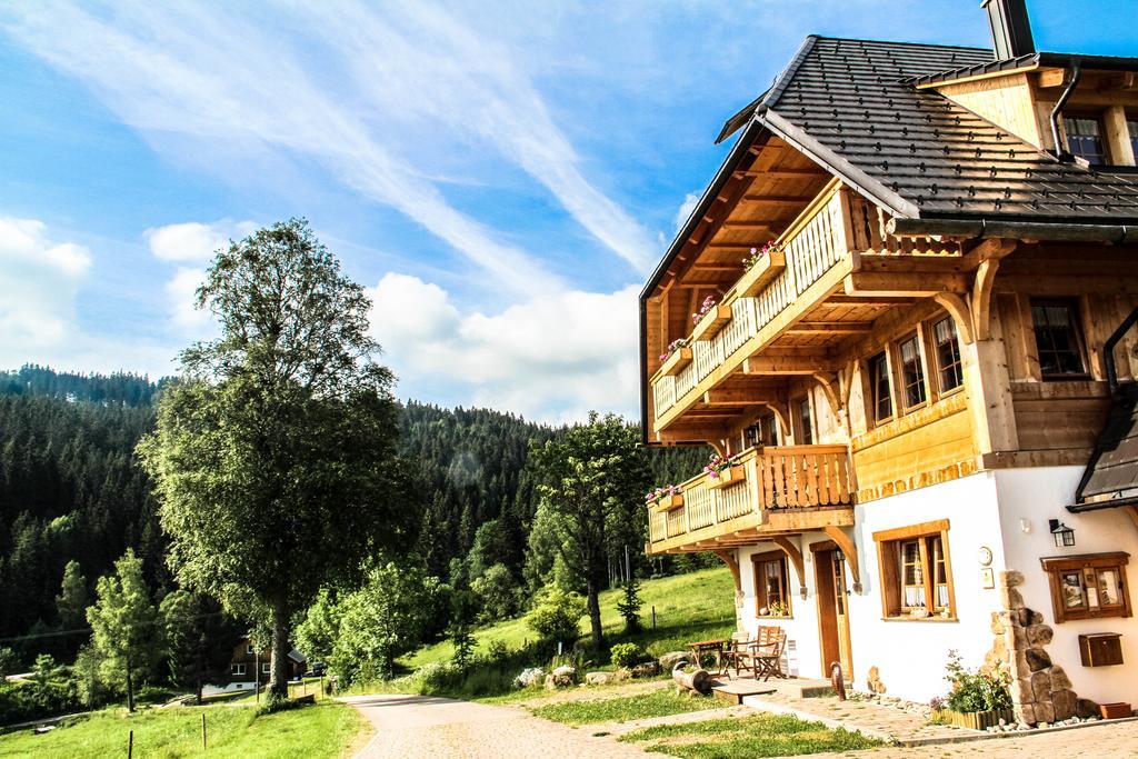 Urbanshof Ferienwohnungen Hinterzarten Exterior photo
