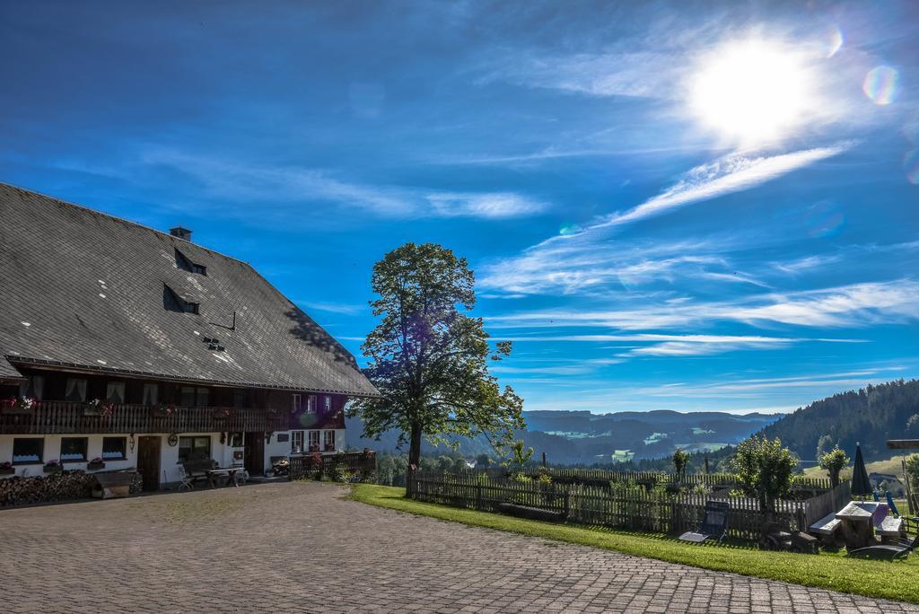 Urbanshof Ferienwohnungen Hinterzarten Exterior photo